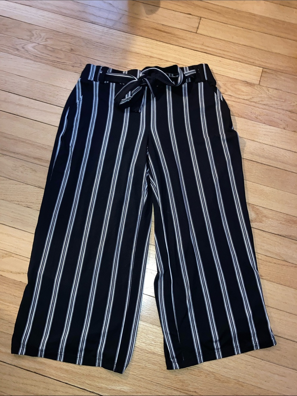 Like New Black/ White Pin Stripe Dress Capri Shorts